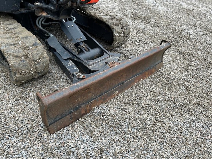 2022-kubota-kx057-image-10