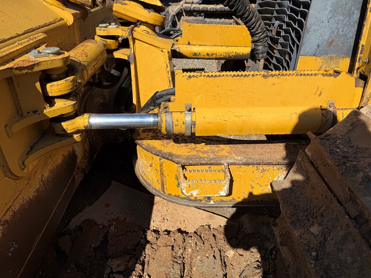 2006-deere-700j-image-13