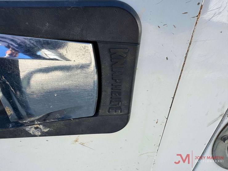 2017-chevrolet-2500-image-13