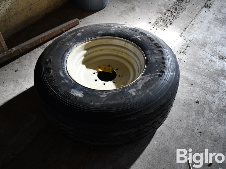 bf-goodrich-425/65r22.5-tire-on-8-bolt-rim-image-5