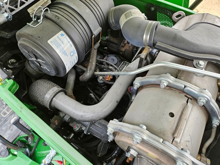 2025-john-deere-2038r-image-16