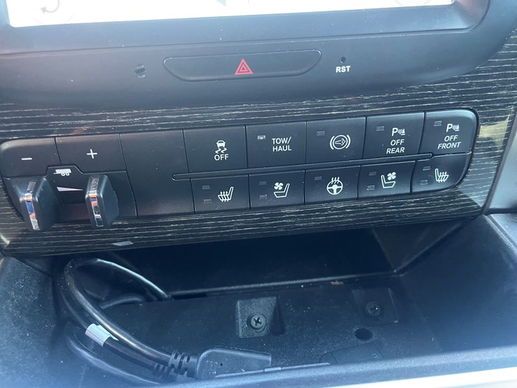 2018-dodge-2500-image-38