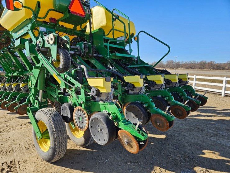 2017-john-deere-1795-image-31