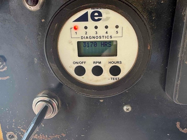 2010-caterpillar-325-image-24