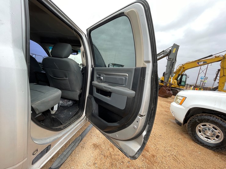 2014-dodge-2500-image-17