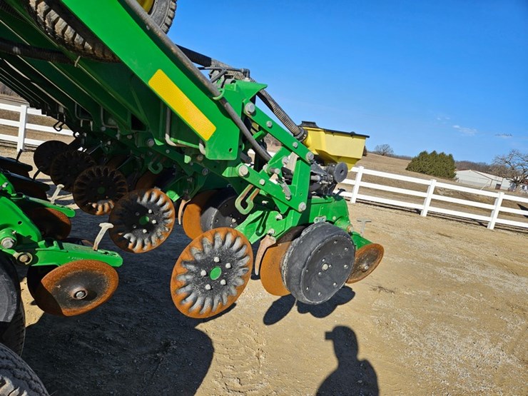 2017-john-deere-1795-image-65