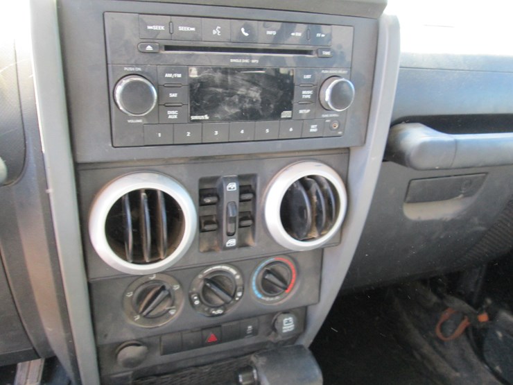 2010-jeep-wrangler-image-33