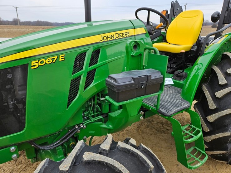 2025-john-deere-5067e-image-13