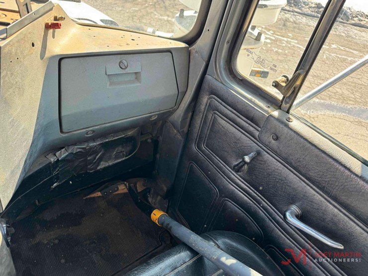 1998-mack-rd688s-image-29