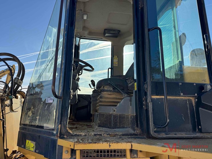 caterpillar-930g-image-23