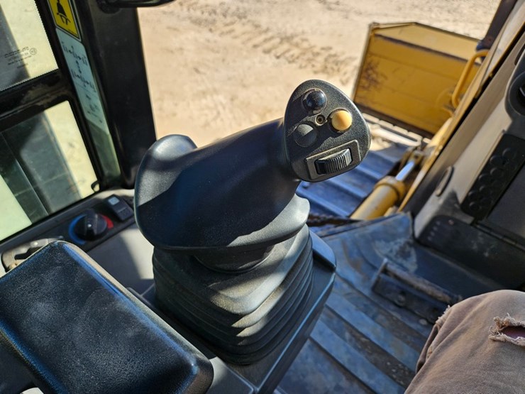 caterpillar-d5k-lgp-image-25