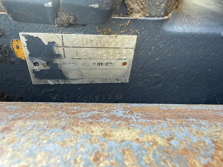 2005-cat-challenger-55-track-tractor-image-31