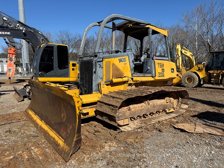 2006-deere-700j-image-1