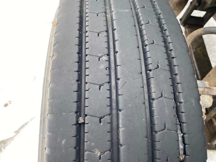 1994-freightliner-day-cab-semi-image-71