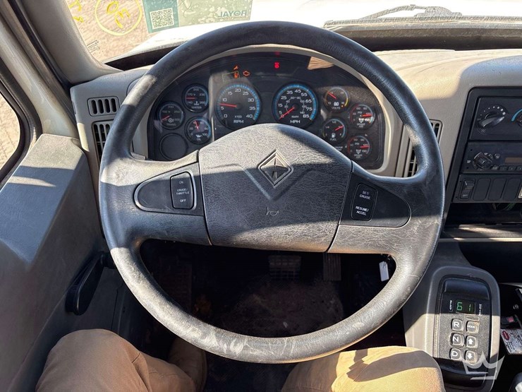 2014-international-durastar-4300-image-14