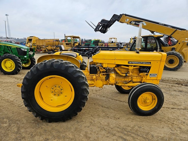 #47-•-international-2506-tractor-image-6