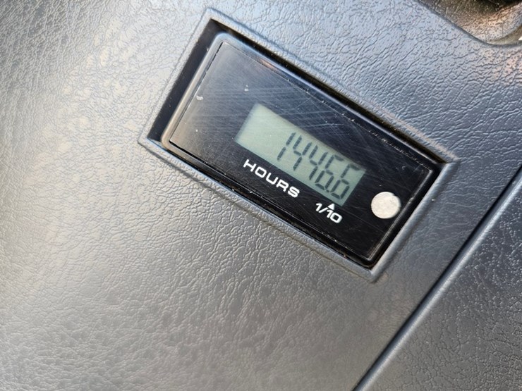 new-holland-e57c-image-29