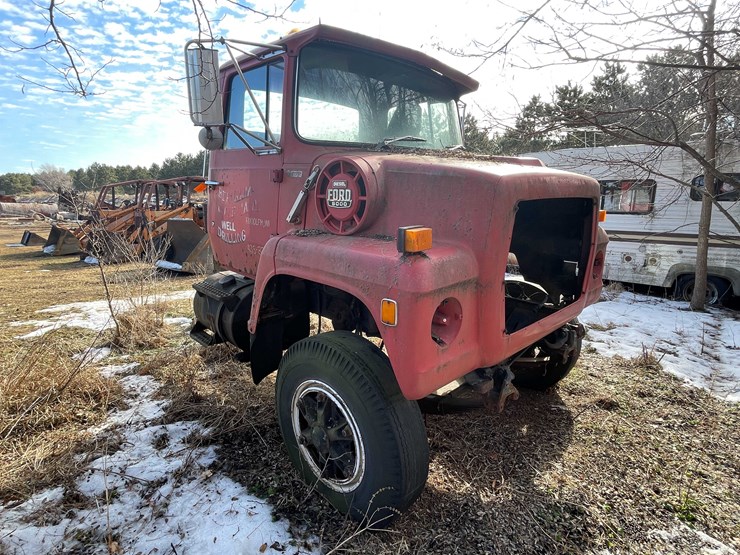 1986-ford-8000-image-3