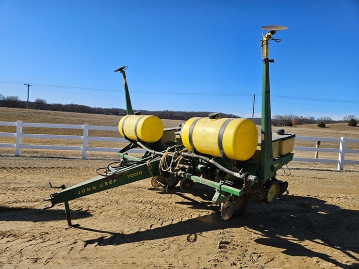 john-deere-7000-image-1