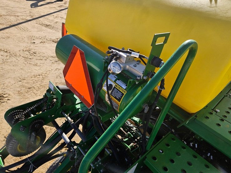 2017-john-deere-1795-image-32