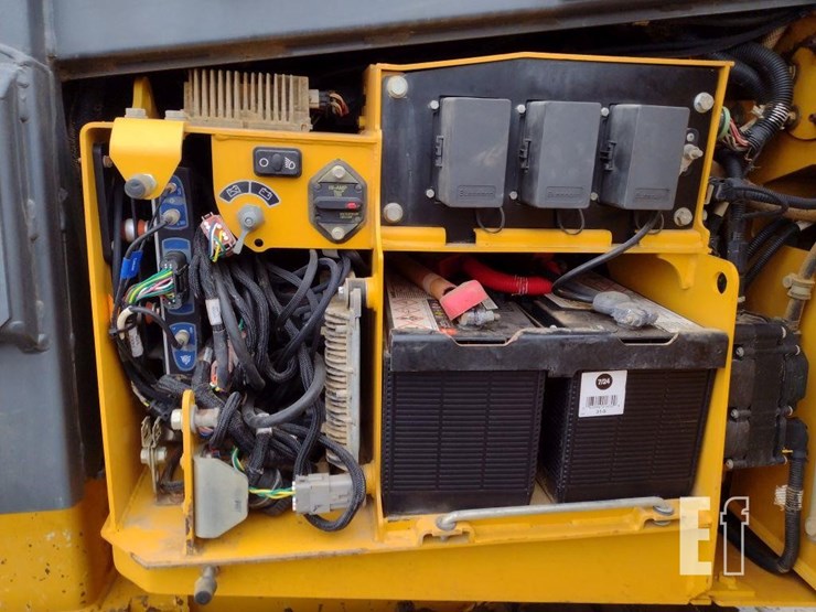 2015-deere-650k-lgp-image-43