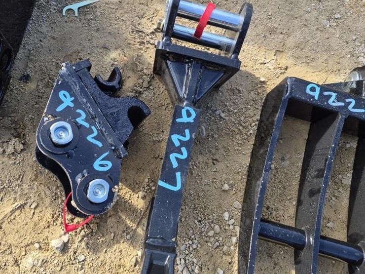 mini-excavator-frost-tooth/ripper-attachment-image-1