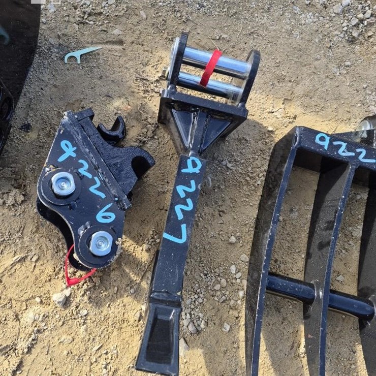 MINI EXCAVATOR FROST TOOTH/RIPPER ATTACHMENT