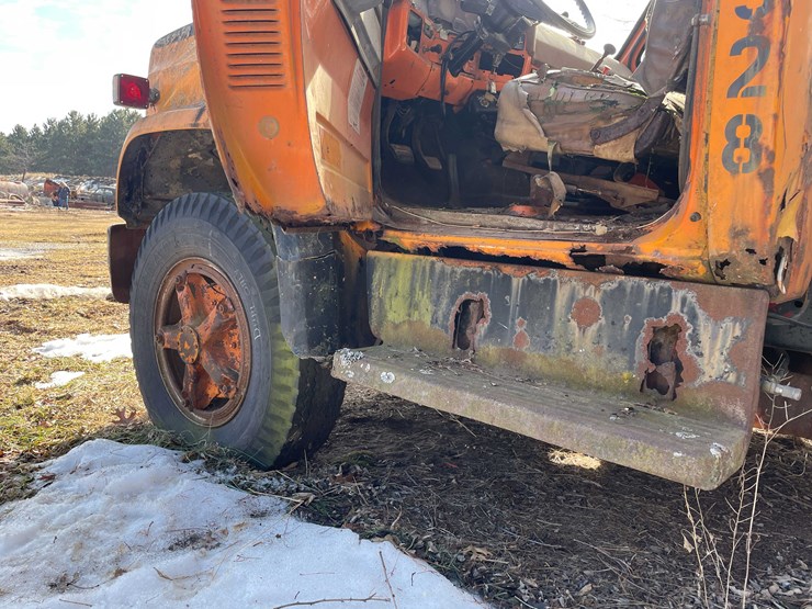 #13018-•-1974-gmc-6500-tractor-(has-wi-title)-image-42