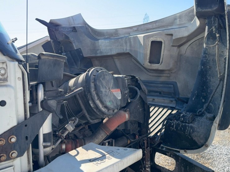 2007-international-7400-image-37