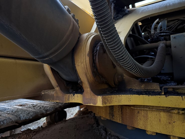 2006-deere-650d-lc-image-16