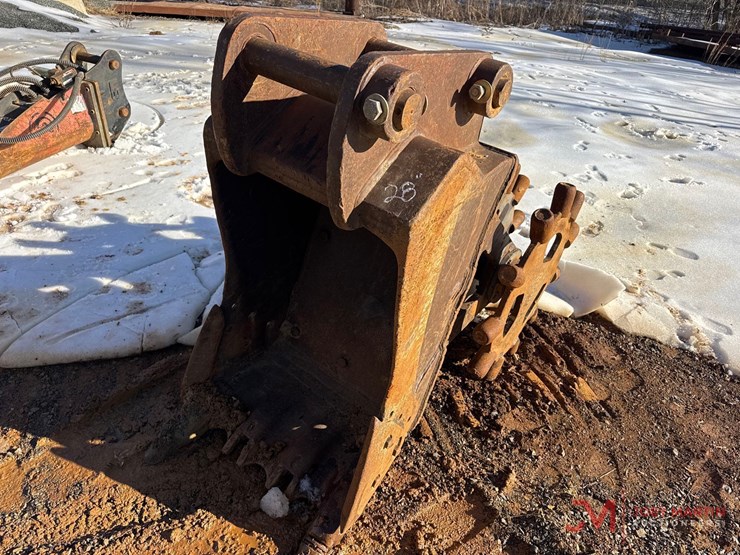 28"-excavator-tooth-bucket-and-compaction-wheel-image-7