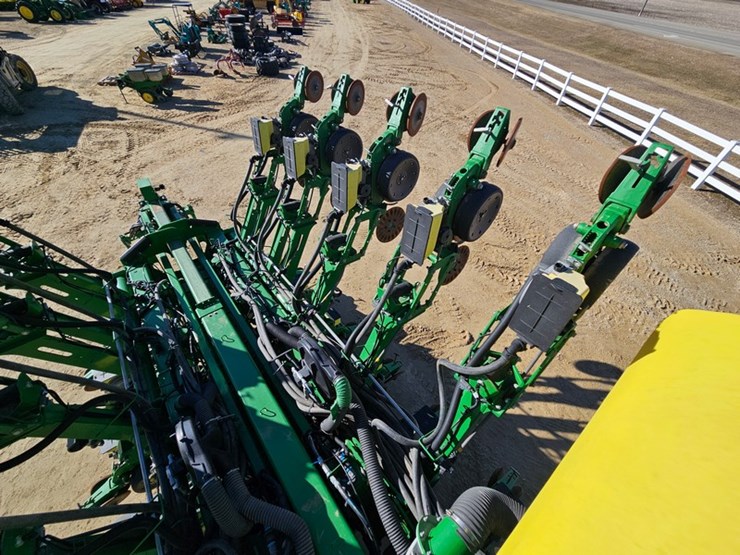 2017-john-deere-1795-image-37