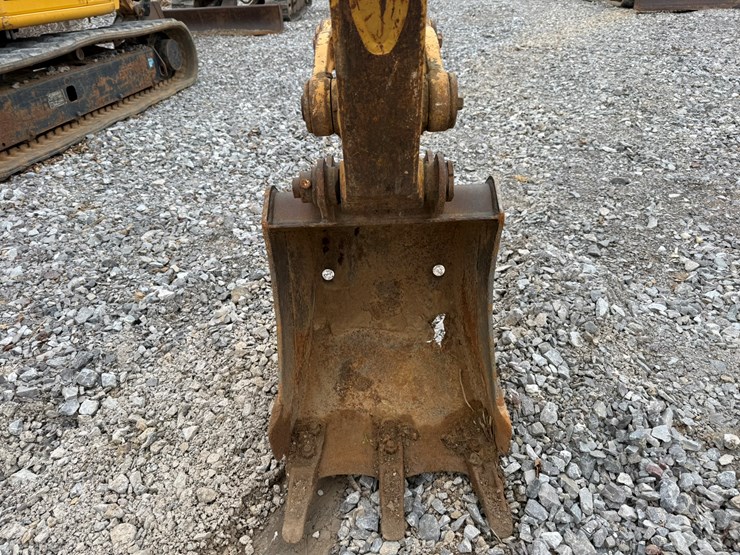 2014-caterpillar-302.7d-image-12