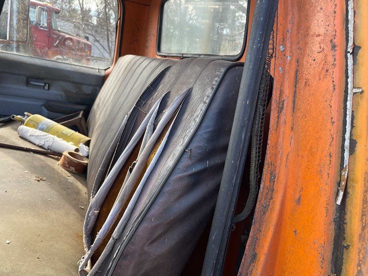 #13018-•-1974-gmc-6500-tractor-(has-wi-title)-image-59