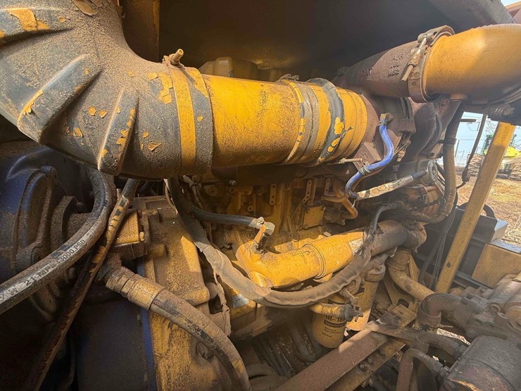 2010-caterpillar-325-image-10