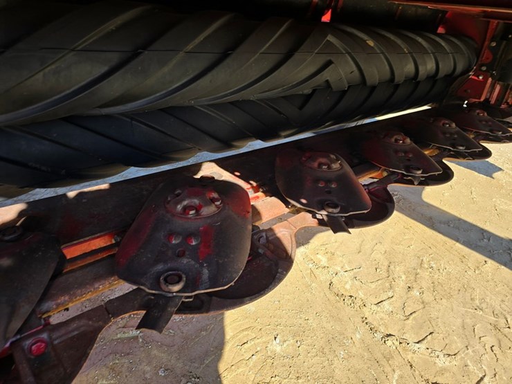 2021-new-holland-313-image-18