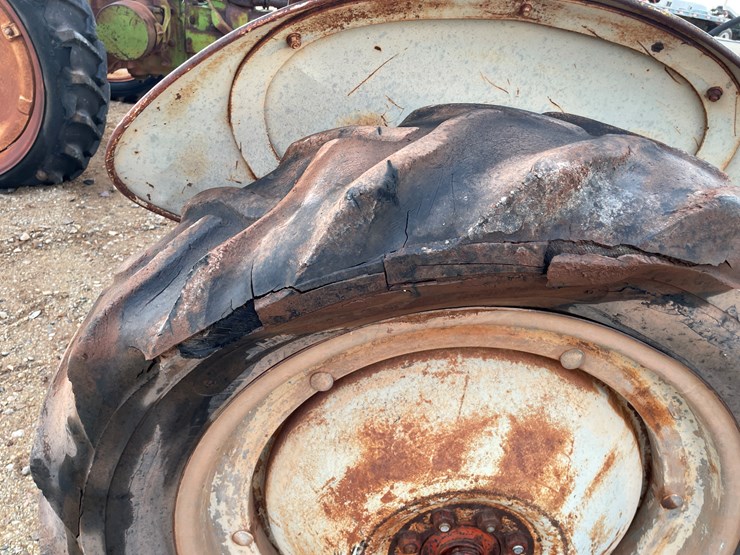 ford-tractor-image-2