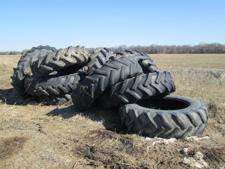 #27292-•-lot-of-(10)-tractor-tires-image-3