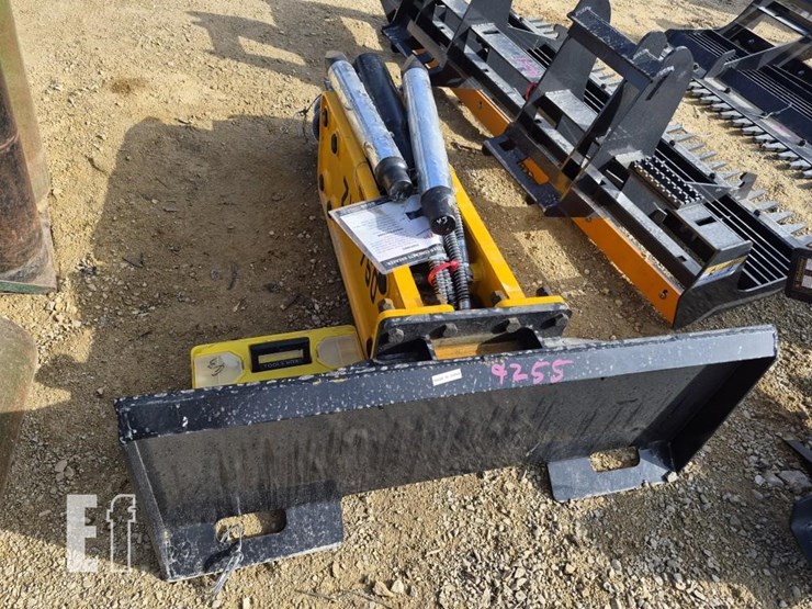 wolverine-cb-11-750f-skid-steer-concrete-breaker-image-1