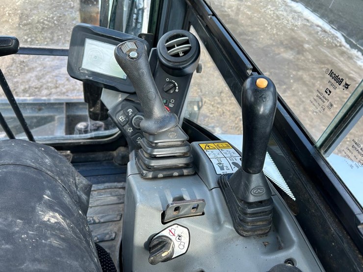 2021-bobcat-e60-image-23