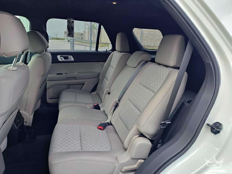 2012-ford-explorer-image-30