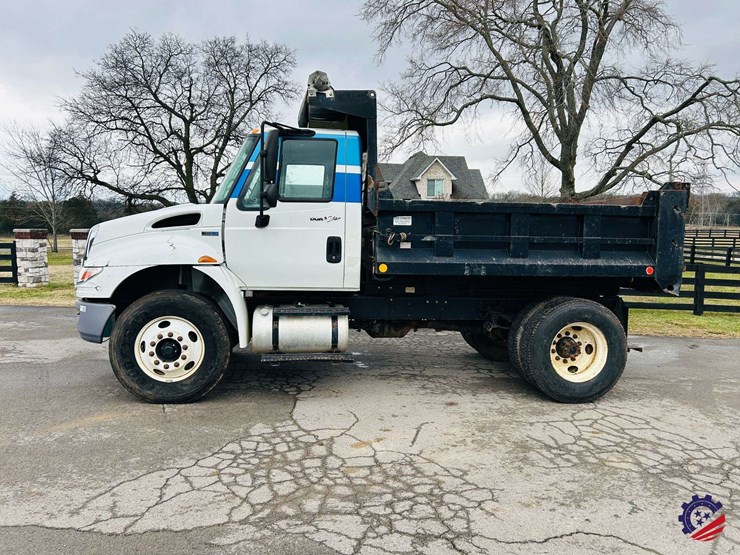 2012-international-durastar-4300-image-2