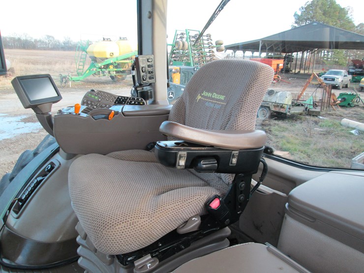 john-deere-8235r-image-26