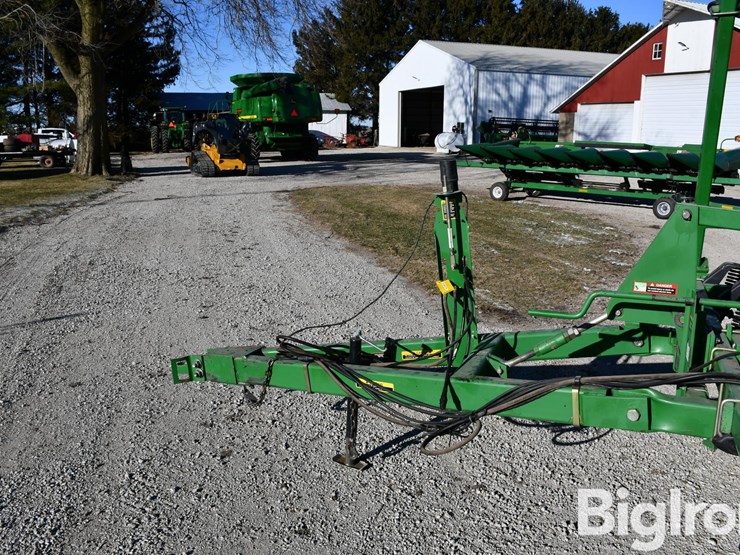 john-deere-32-image-13