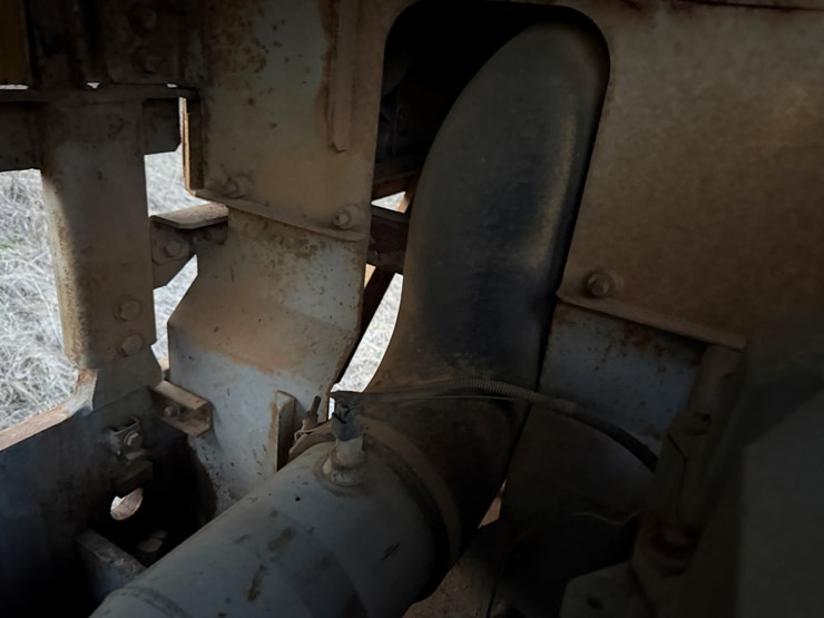 2006-deere-650d-lc-image-43