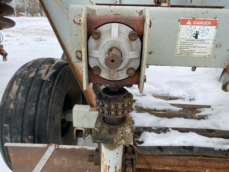 stoltzfus-lime-spreader-image-19