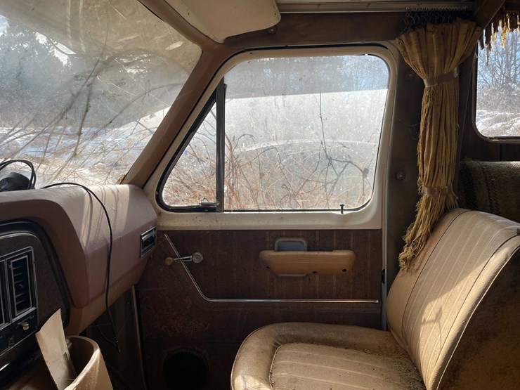 #13021-•-1977-mallard-coach-(no-title)-image-40