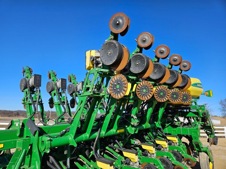 2017-john-deere-1795-image-25