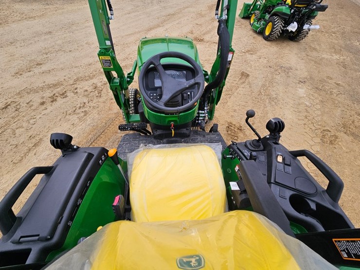 2025-john-deere-2038r-image-19