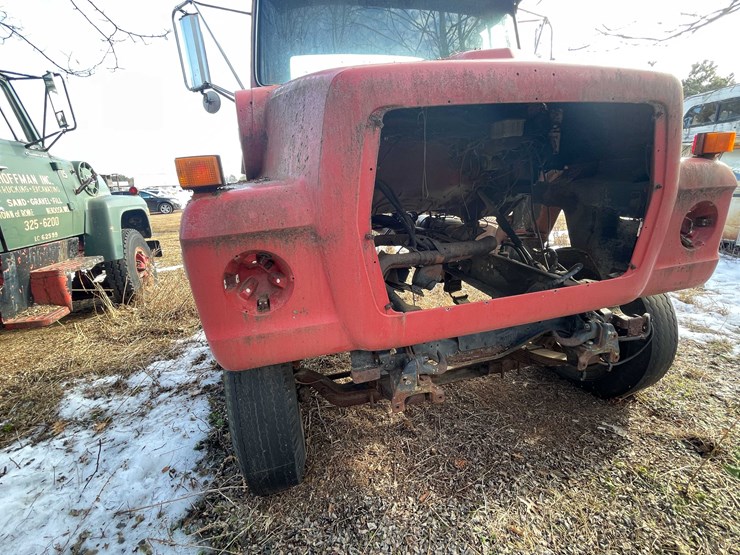 1986-ford-8000-image-33